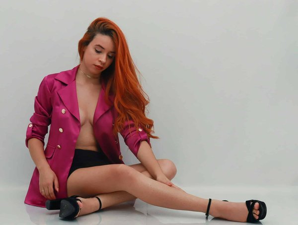 Mastering the Art of Styling a Boxy Blazer: Achieve the Perfect Blend of Comfort and Professionalism