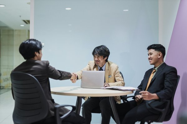 Crafting the perfect interview background: 4 key tips